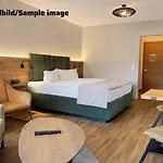 Aparthotel Schrofenblick 4*