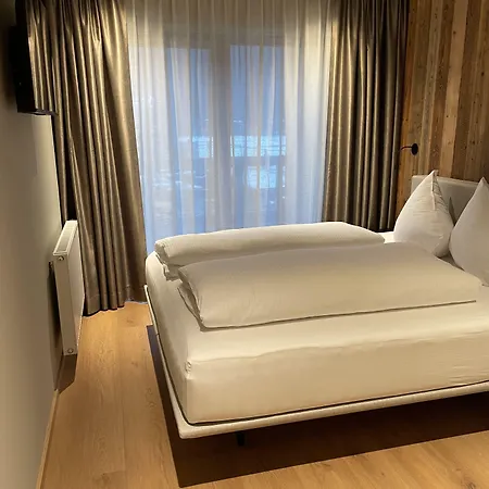 Schrofenblick Aparthotel 4*