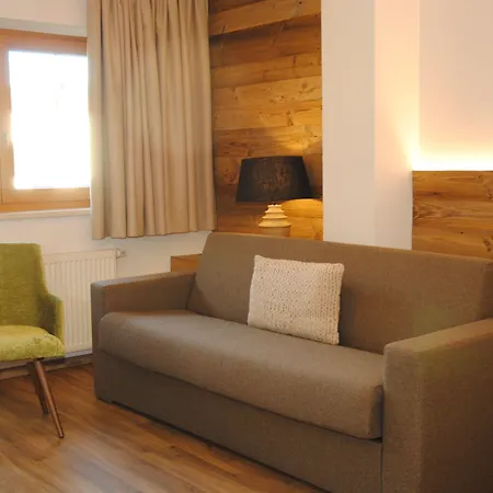 Aparthotel Schrofenblick 4*