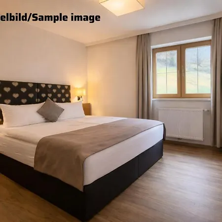 Aparthotel Schrofenblick 4*