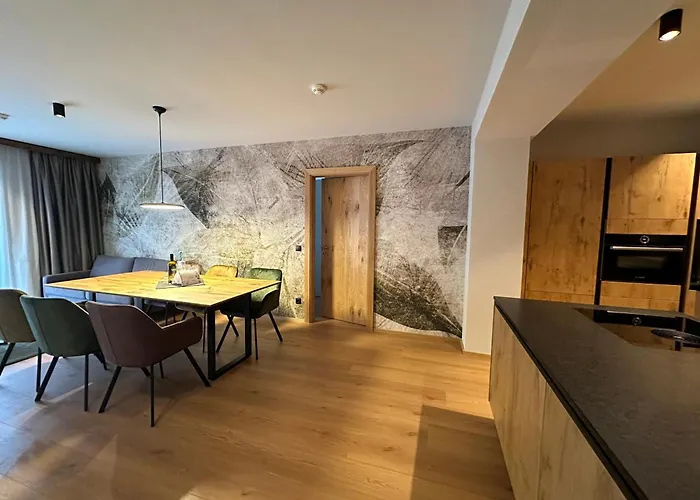 Schrofenblick Aparthotel 4*