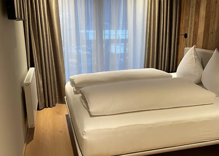 Schrofenblick Apartmanhotel 4*